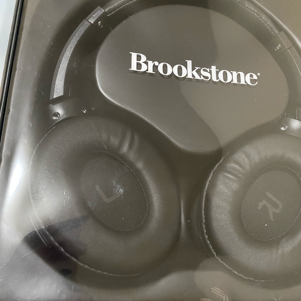 Brookstone Studio Hd Black Wireless Headphones - image 4